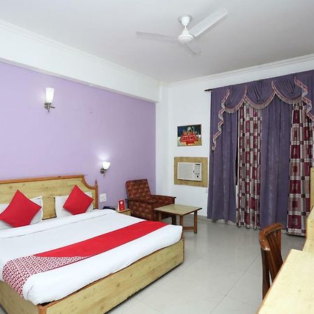Oyo 5667 Katra Continental Hotel Kültér fotó