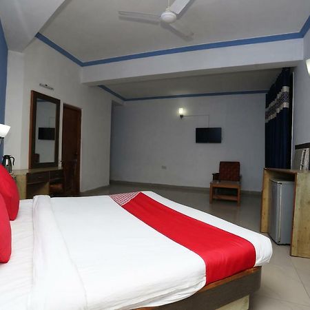 Oyo 5667 Katra Continental Hotel Kültér fotó