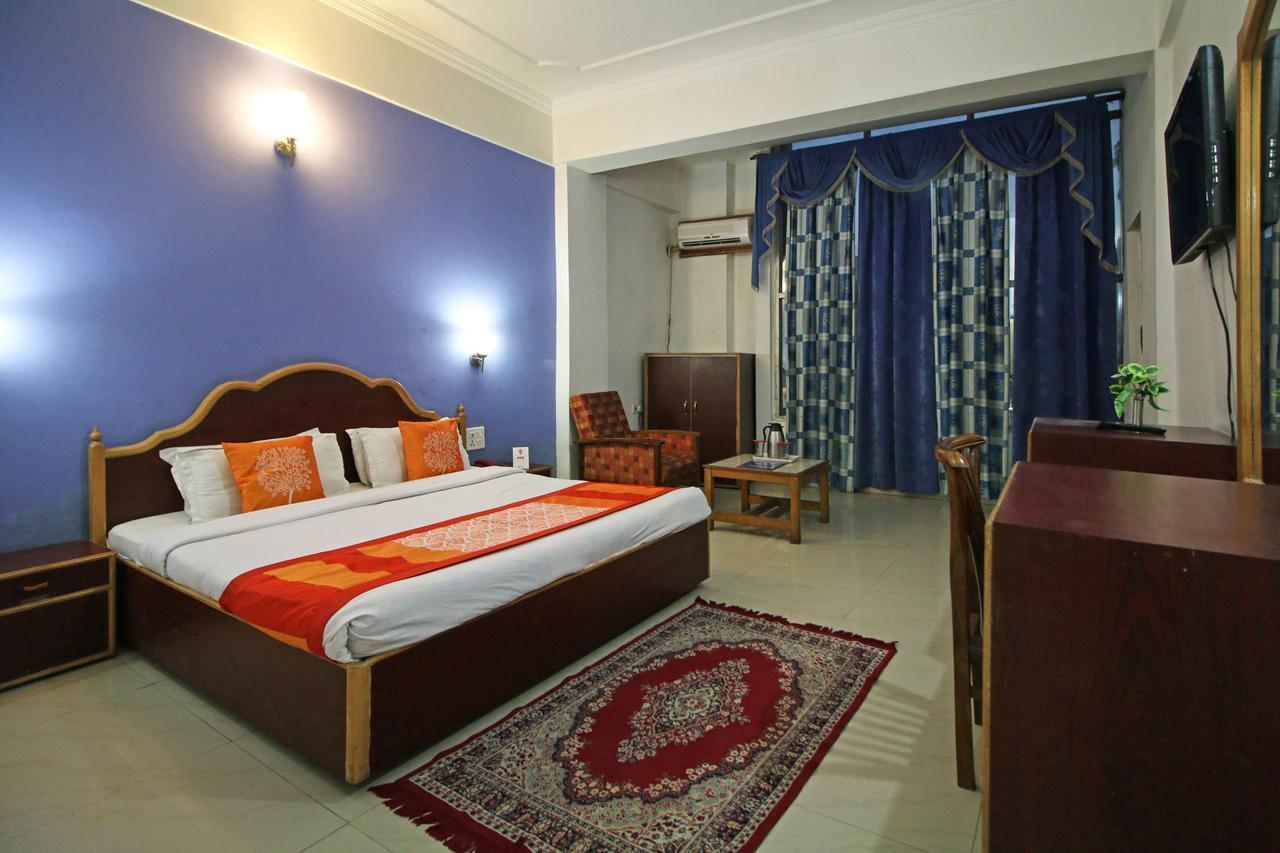 Oyo 5667 Katra Continental Hotel Kültér fotó