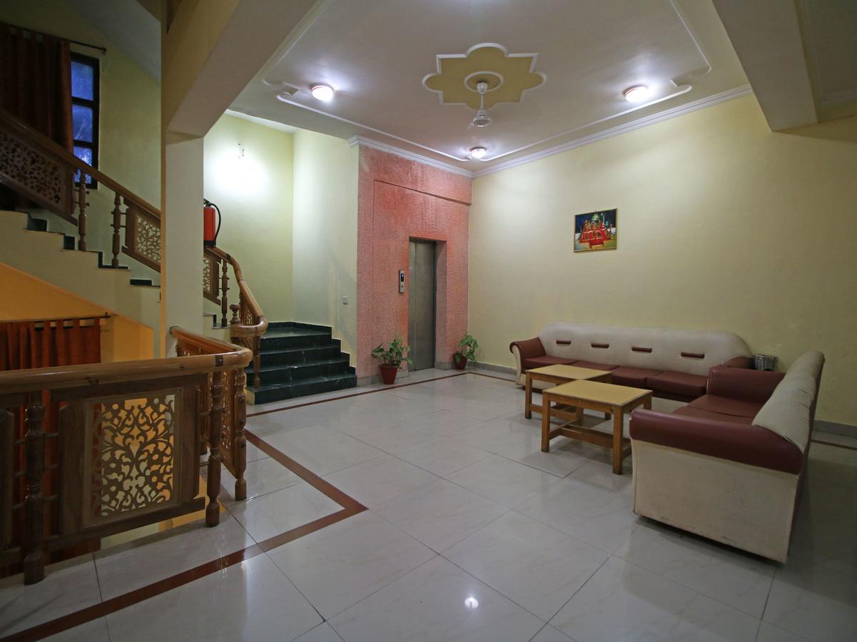 Oyo 5667 Katra Continental Hotel Kültér fotó