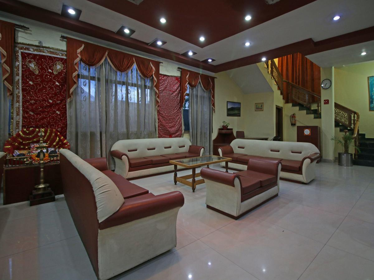 Oyo 5667 Katra Continental Hotel Kültér fotó