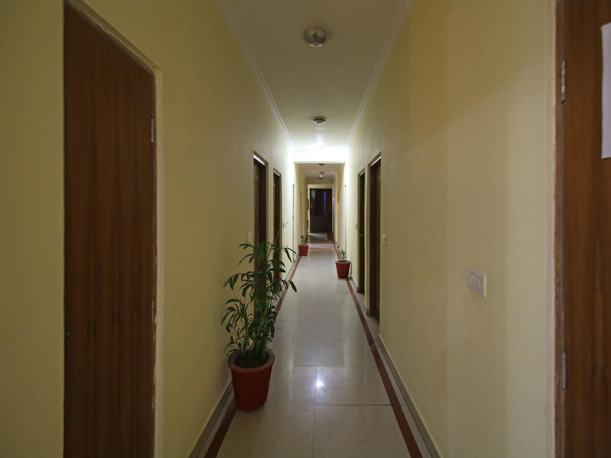 Oyo 5667 Katra Continental Hotel Kültér fotó