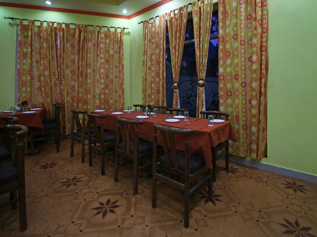 Oyo 5667 Katra Continental Hotel Kültér fotó