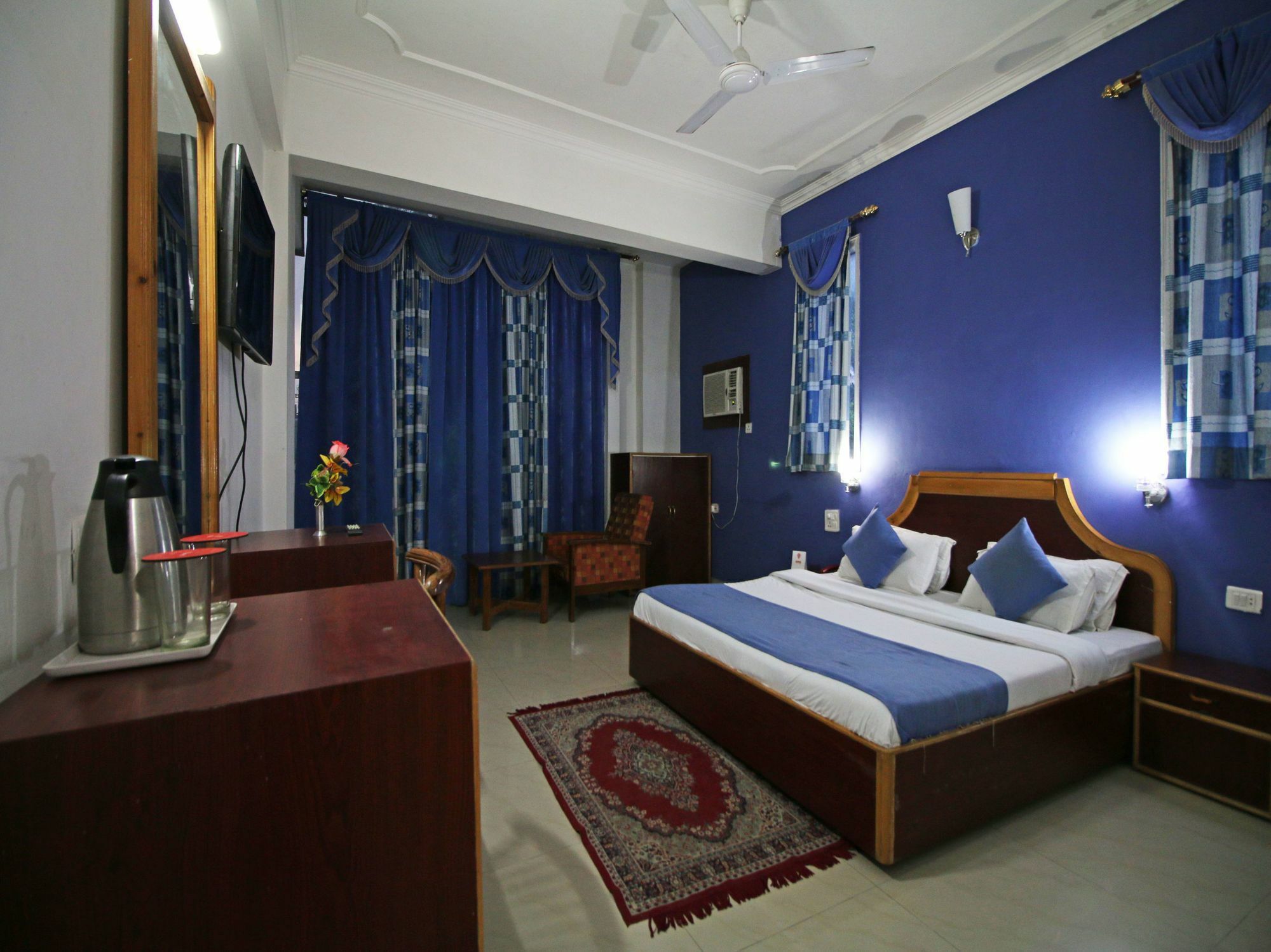 Oyo 5667 Katra Continental Hotel Kültér fotó