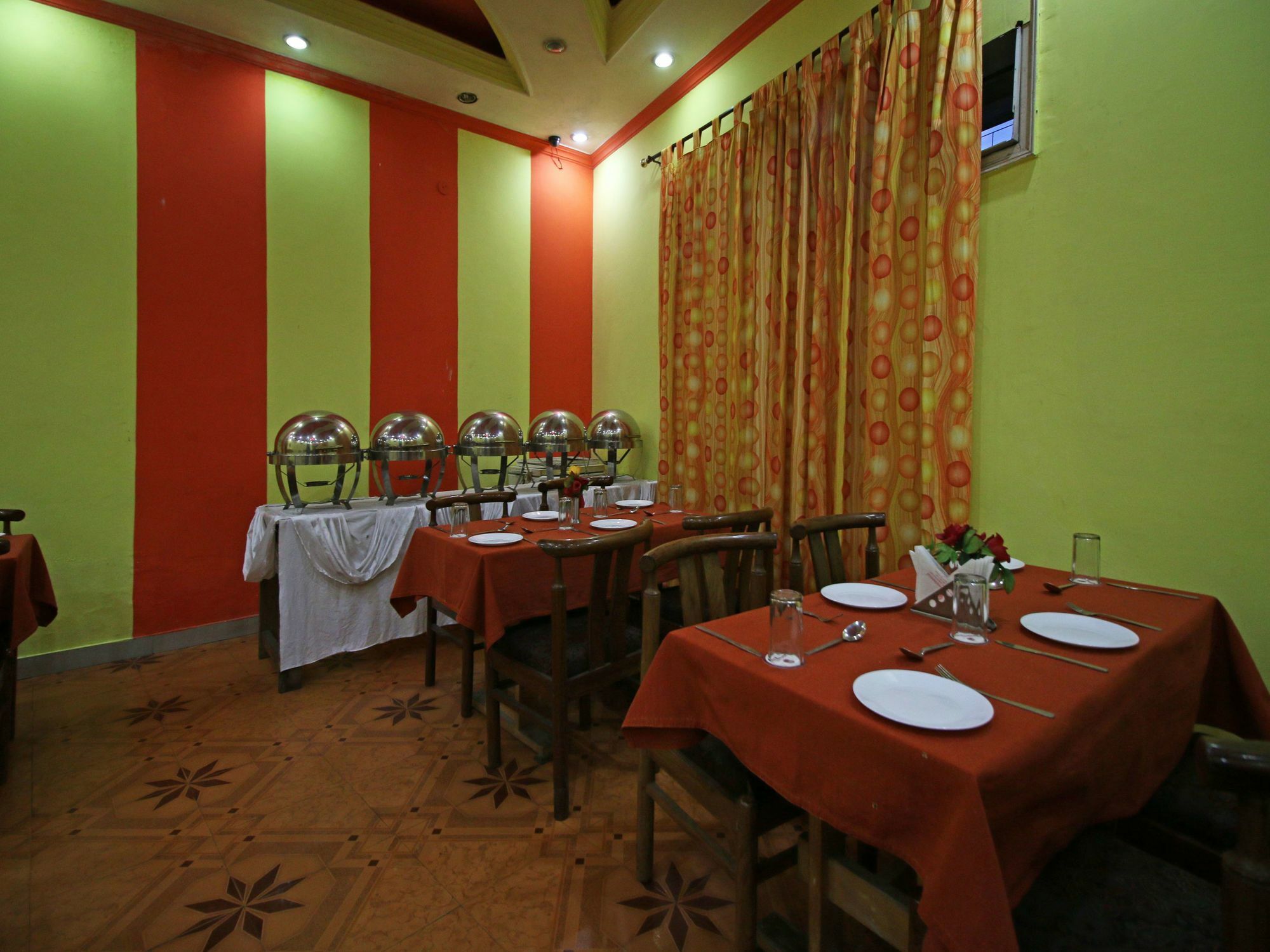Oyo 5667 Katra Continental Hotel Kültér fotó
