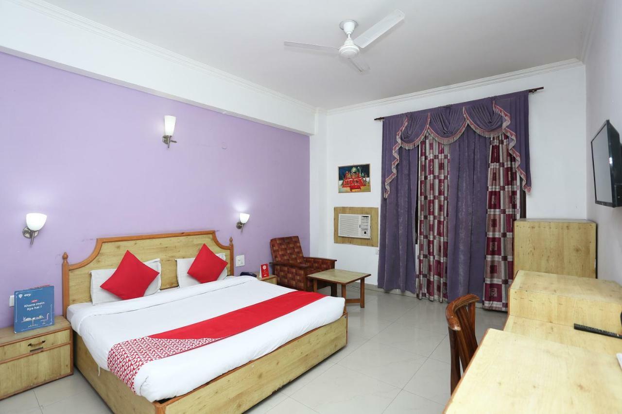 Oyo 5667 Katra Continental Hotel Kültér fotó