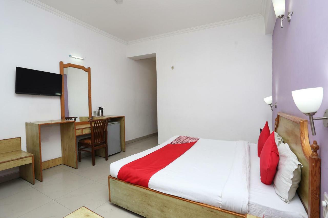Oyo 5667 Katra Continental Hotel Kültér fotó