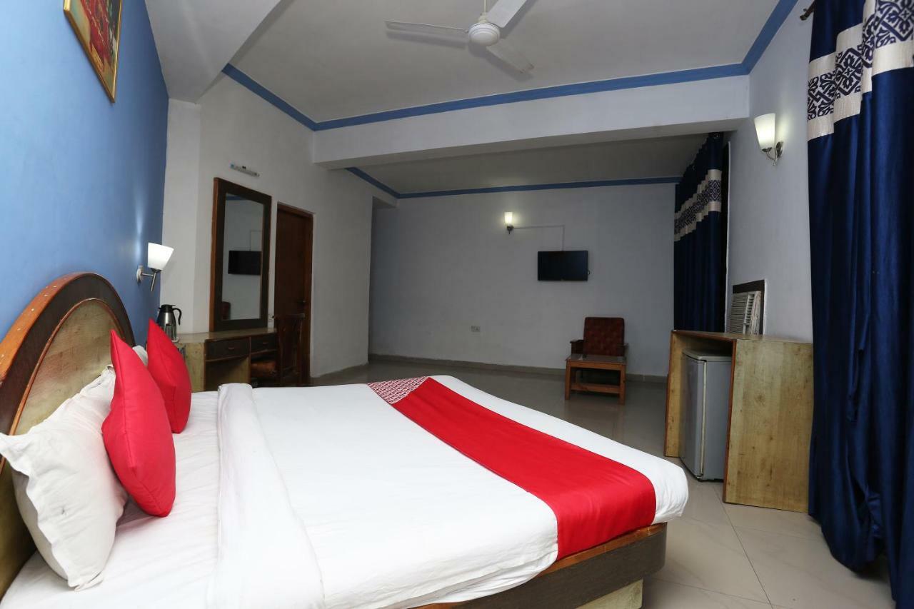 Oyo 5667 Katra Continental Hotel Kültér fotó