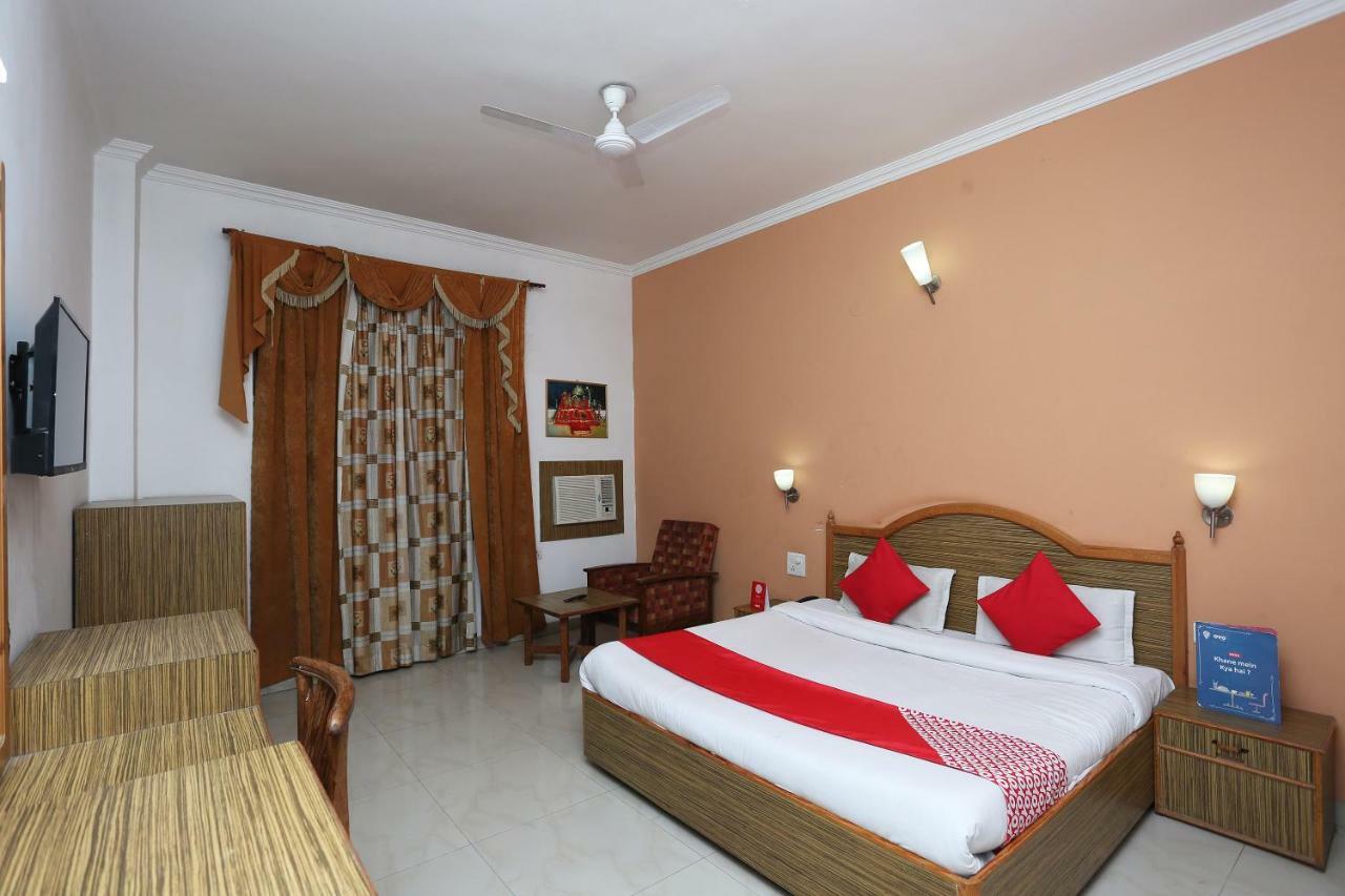 Oyo 5667 Katra Continental Hotel Kültér fotó