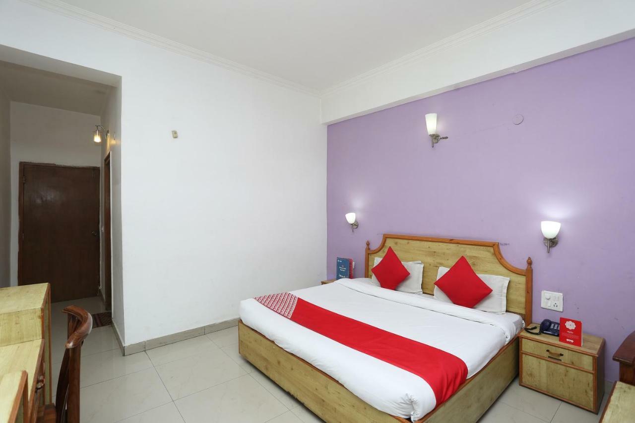 Oyo 5667 Katra Continental Hotel Kültér fotó
